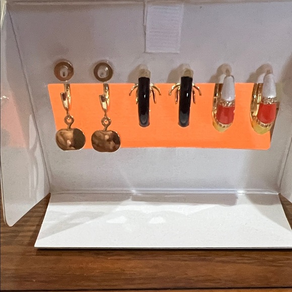 Piper K | Festive October Earrings - Picture 8 of 10